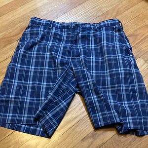 Izod golf Navy Plaid Men's Shorts size 32